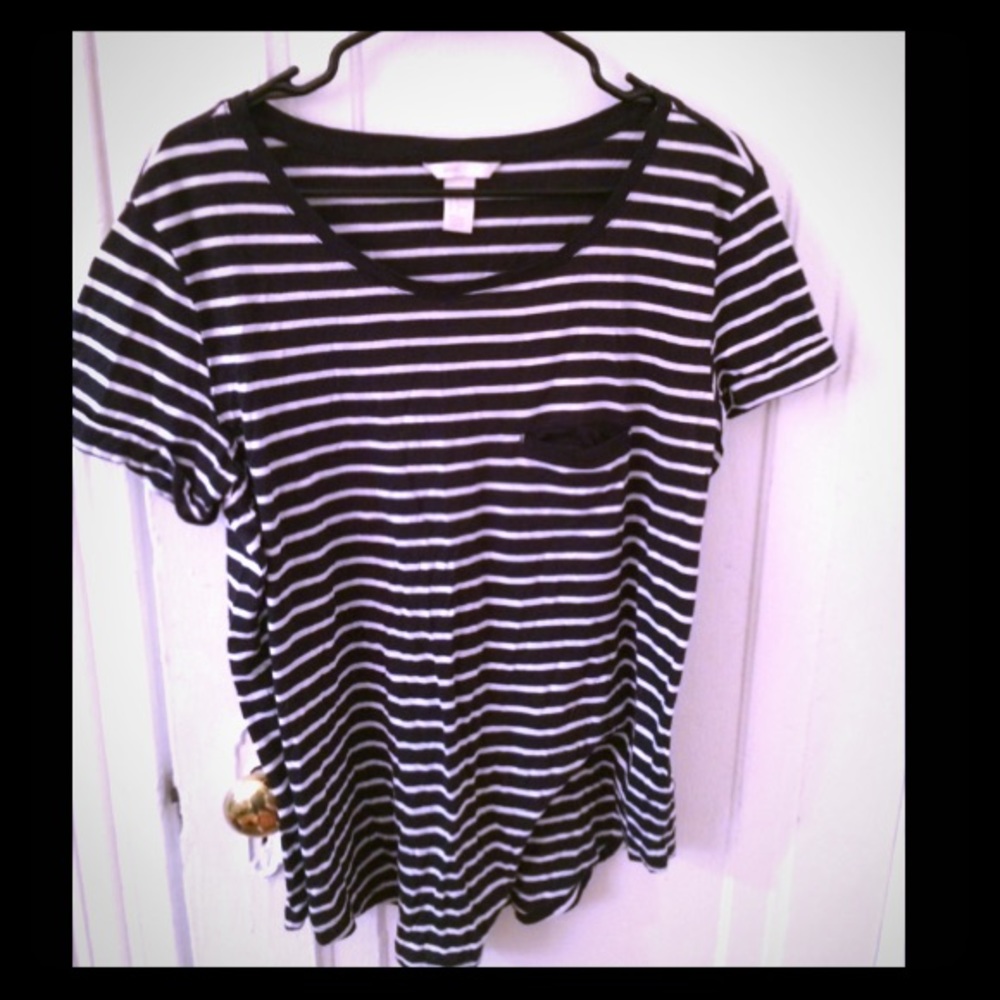 Black and white stripped oversized boyfriend tee